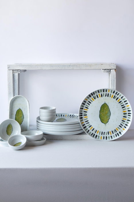 Hermia Juego de Desayuno de Porcelana de 14 Piezas en Blanco, Verde y Amarillo Hermia Juego de Desayuno de Porcelana de 14 Piezas en Blanco, Verde y Amarillo